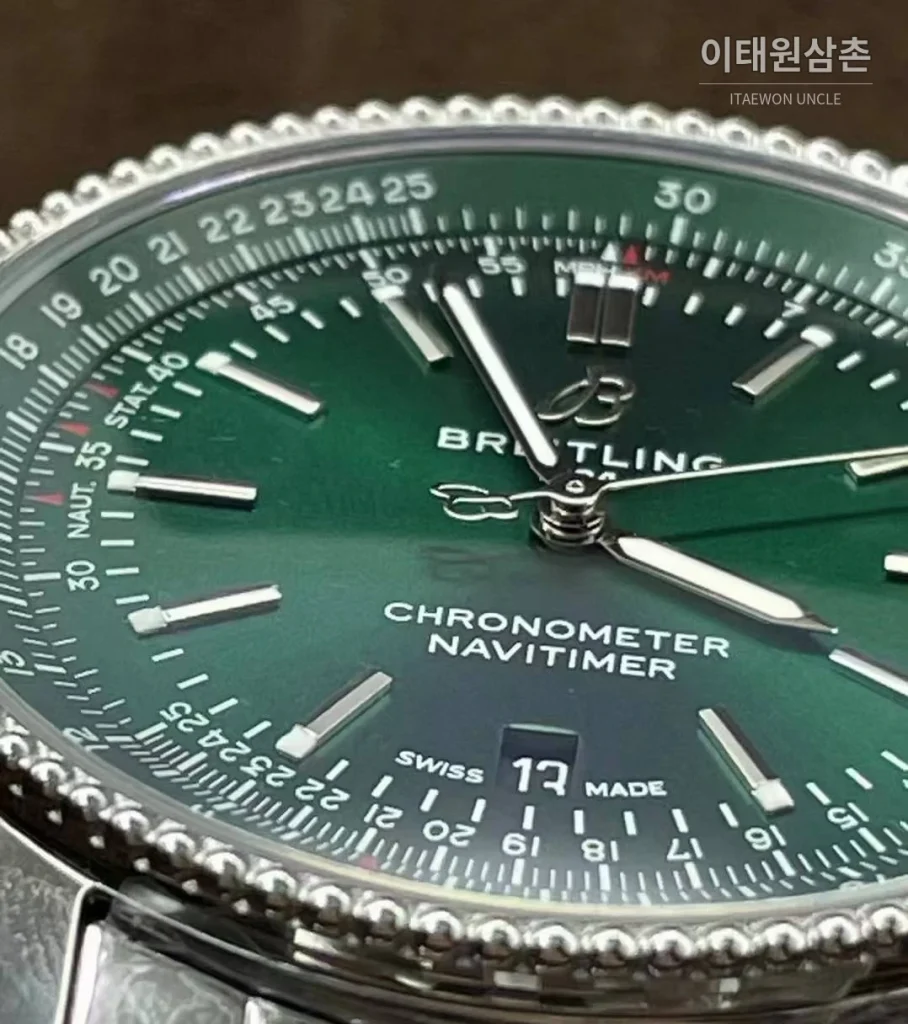 브라이틀링 내비타이머 41 그린다이얼 크로노그래프 오토매틱 41mm 스틸 브레이슬릿