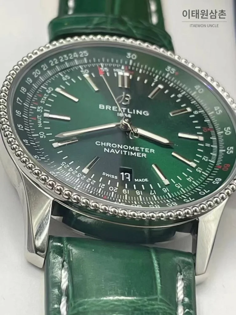 브라이틀링 내비타이머 41 그린다이얼 크로노그래프 오토매틱 41mm 그린 가죽 스트랩
