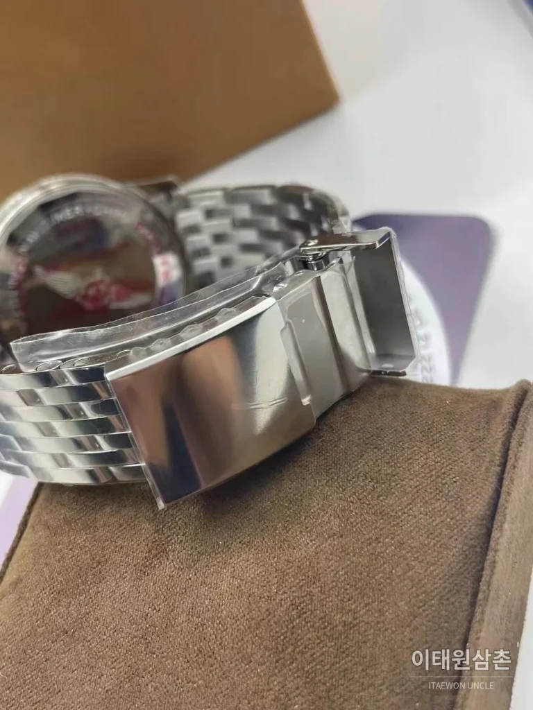 브라이틀링 내비타이머 41 그린다이얼 크로노그래프 오토매틱 41mm 스틸 브레이슬릿