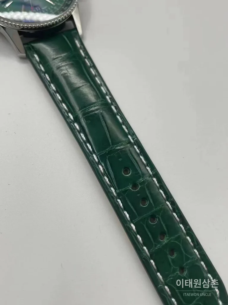 브라이틀링 내비타이머 41 그린다이얼 크로노그래프 오토매틱 41mm 그린 가죽 스트랩