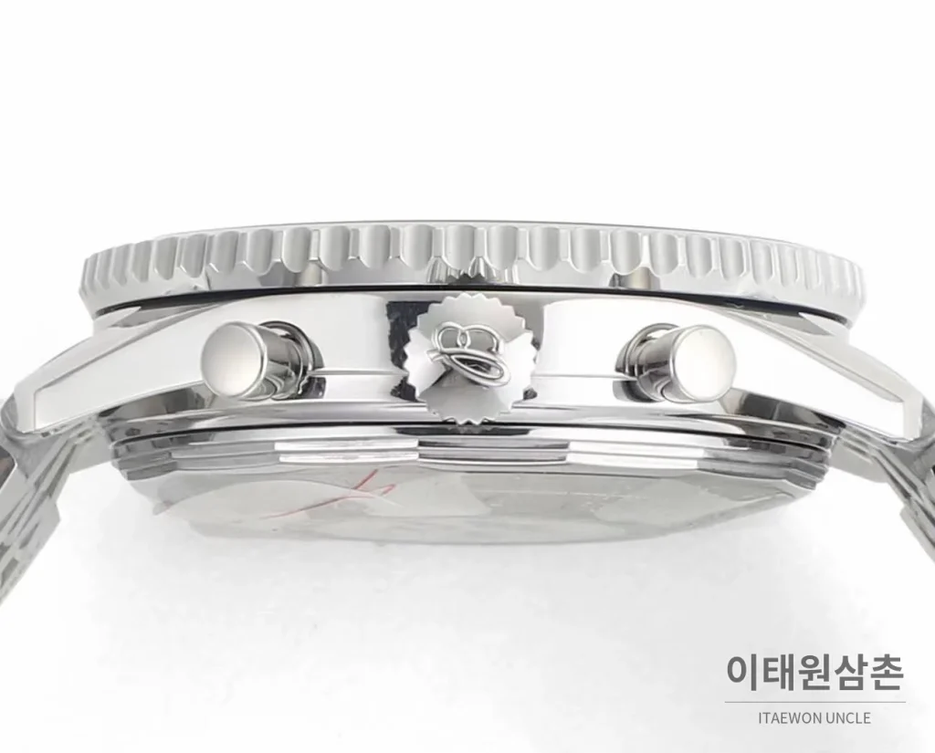 브라이틀링 내비타이머 항공 슬라이드룰 크로노그래프 오토매틱 43mm 블랙 / 화이트