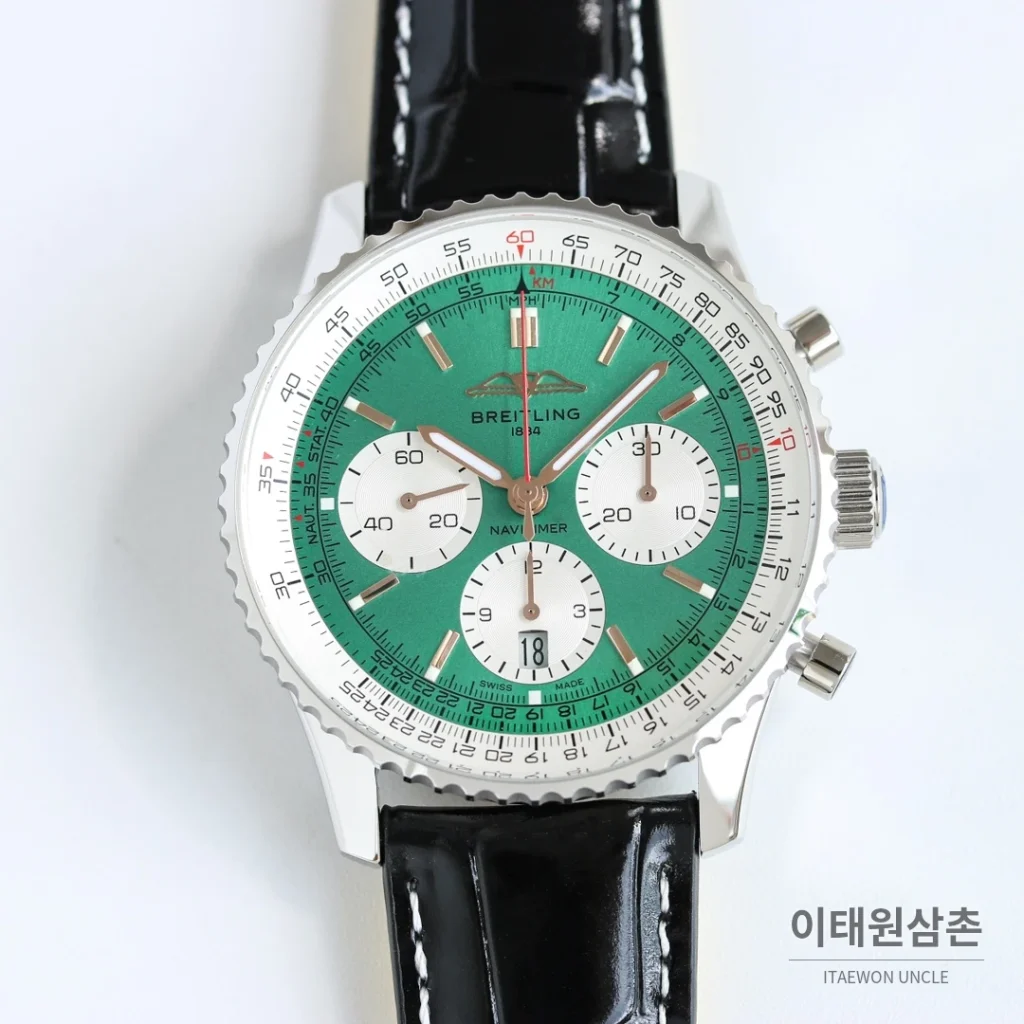 브라이틀링 내비타이머 B01 크로노그래프 오토매틱 43mm 블랙 블랙 가죽 스트랩 실버 베젤