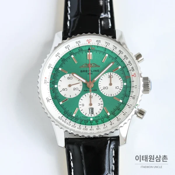 브라이틀링 내비타이머 B01 크로노그래프 오토매틱 43mm 블랙 블랙 가죽 스트랩 실버 베젤