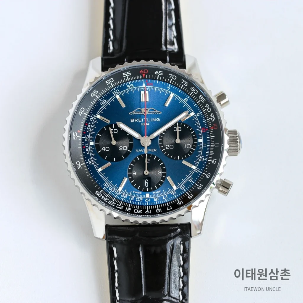 브라이틀링 내비타이머 B01 크로노그래프 오토매틱 43mm 블랙 블랙 가죽 스트랩 실버 베젤 (2)