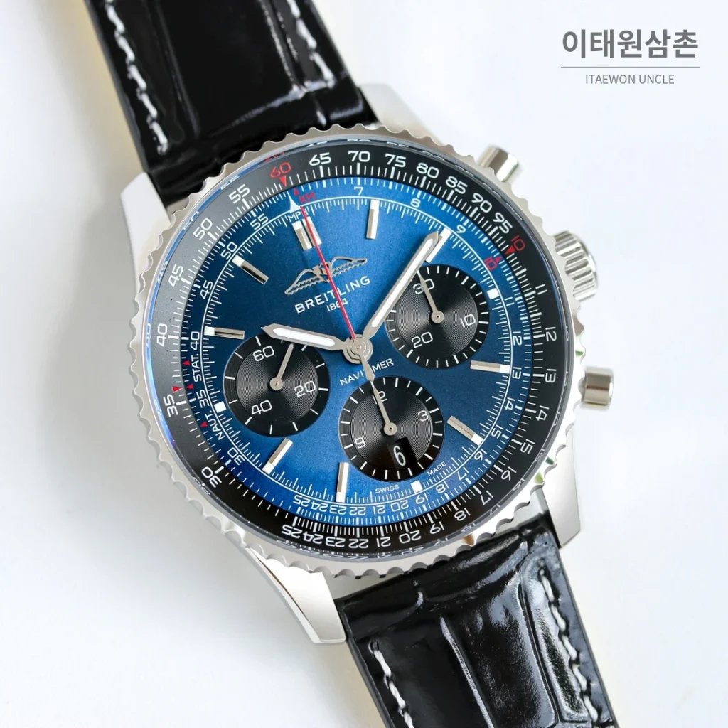 브라이틀링 내비타이머 B01 크로노그래프 오토매틱 43mm 블랙 블랙 가죽 스트랩 실버 베젤 (2)