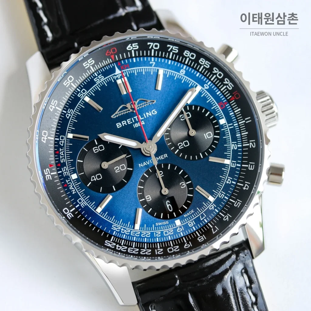 브라이틀링 내비타이머 B01 크로노그래프 오토매틱 43mm 블랙 블랙 가죽 스트랩 실버 베젤 (2)