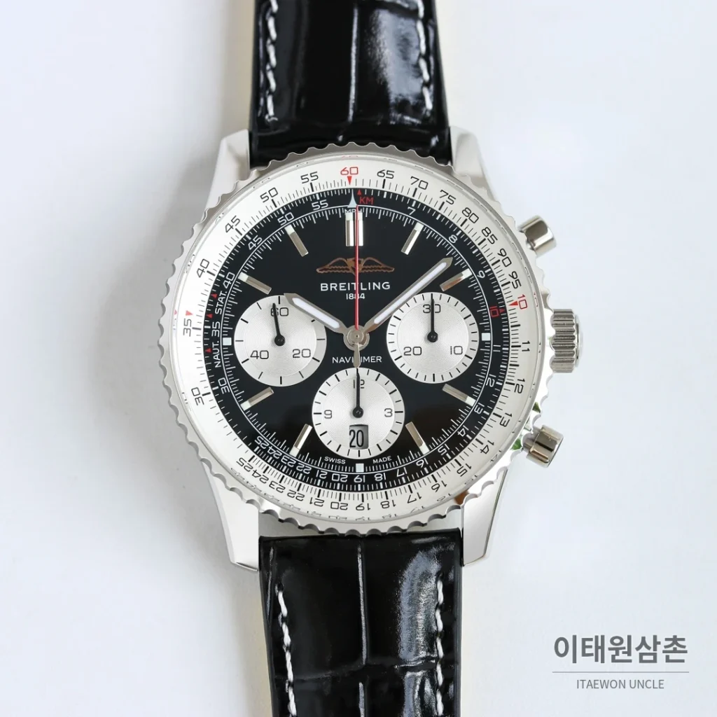 브라이틀링 내비타이머 B01 크로노그래프 오토매틱 43mm 블랙 네이비 가죽 스트랩