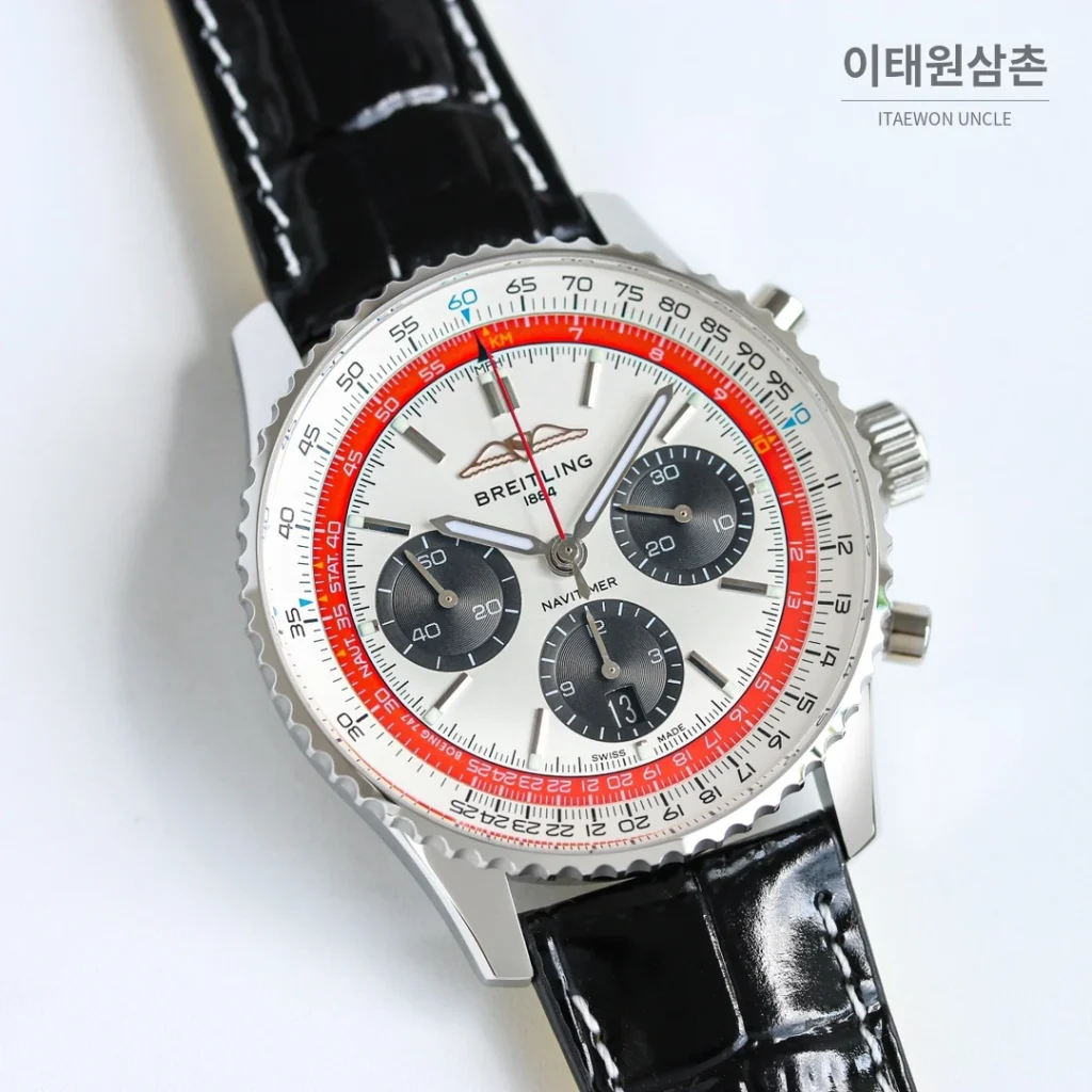 브라이틀링 내비타이머 B01 크로노그래프 오토매틱 43mm 블랙 블랙 가죽 스트랩 블랙 베젤 (2)