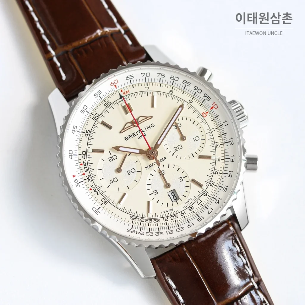 브라이틀링 내비타이머 B01 크로노그래프 오토매틱 43mm 블랙 블랙 가죽 스트랩 블랙 베젤