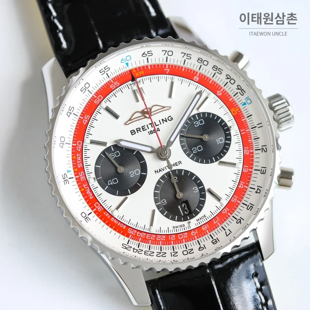 브라이틀링 내비타이머 B01 크로노그래프 오토매틱 43mm 블랙 블랙 가죽 스트랩 블랙 베젤 (2)