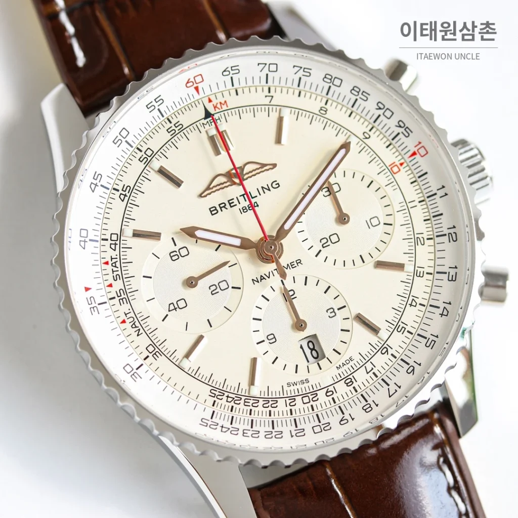 브라이틀링 내비타이머 B01 크로노그래프 오토매틱 43mm 블랙 블랙 가죽 스트랩 블랙 베젤