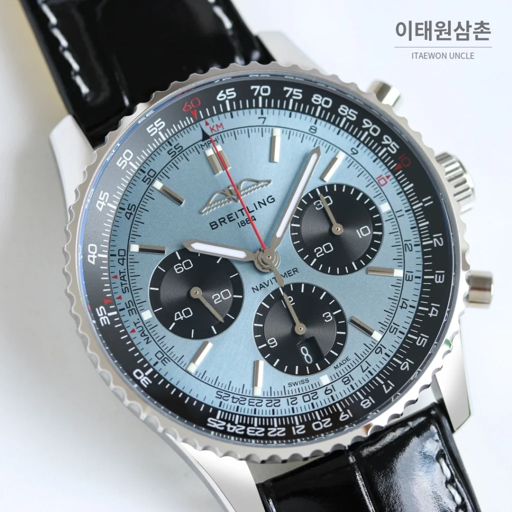 브라이틀링 내비타이머 B01 크로노그래프 오토매틱 43mm 블랙 블랙 가죽 스트랩 실버 베젤