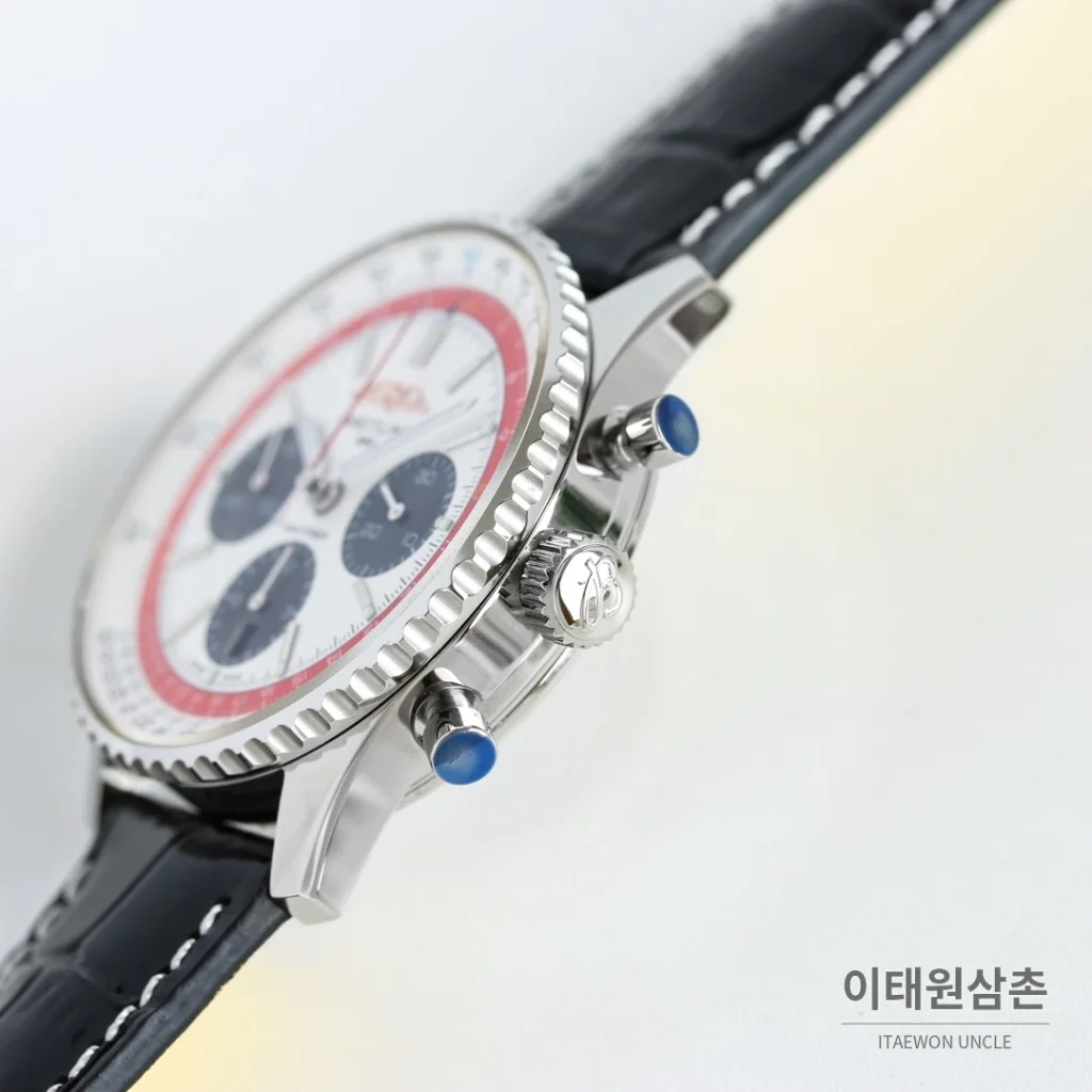 브라이틀링 내비타이머 B01 크로노그래프 오토매틱 43mm 블랙 블랙 가죽 스트랩 블랙 베젤 (2)