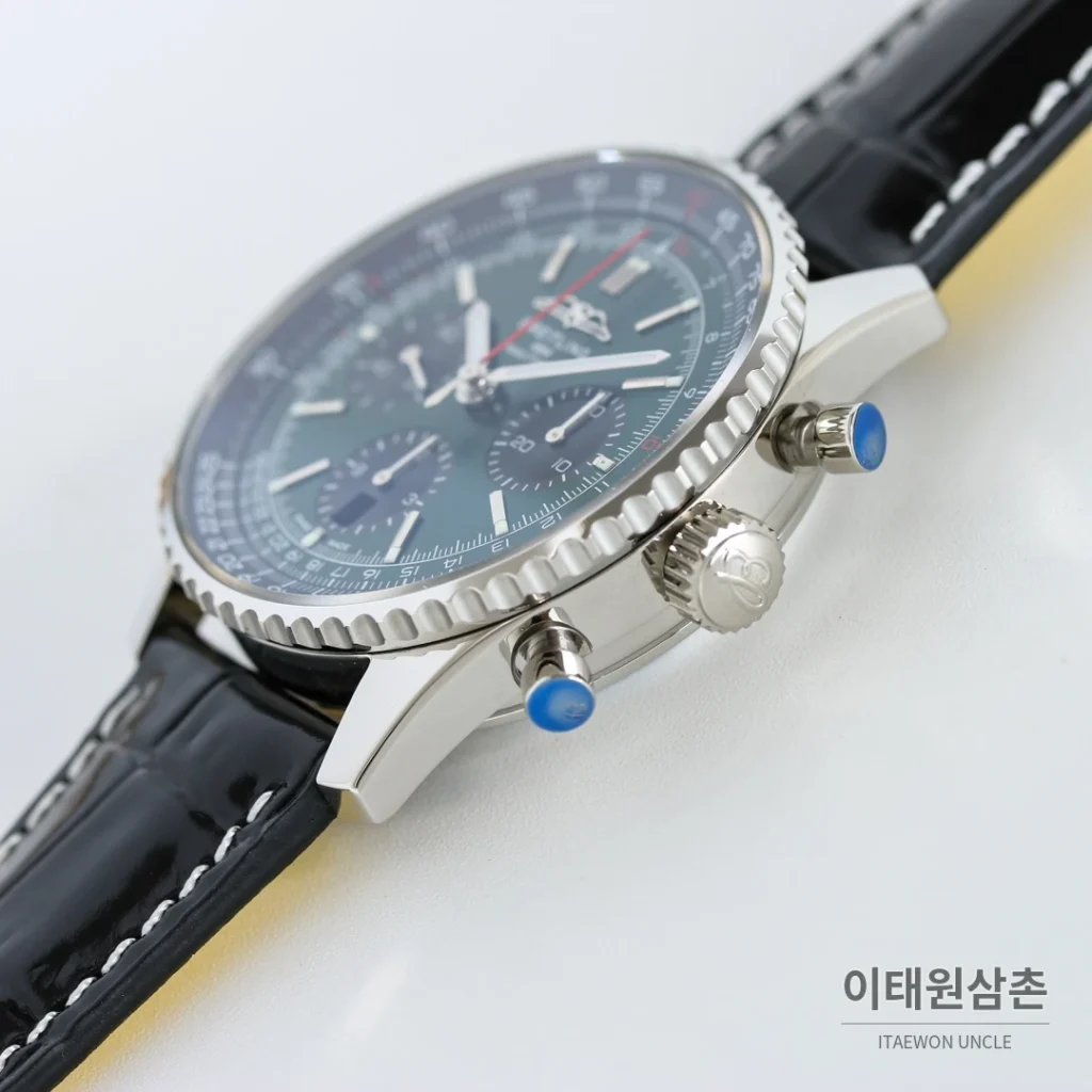 브라이틀링 내비타이머 B01 크로노그래프 오토매틱 43mm 블랙 블랙 가죽 스트랩 실버 베젤 (2)