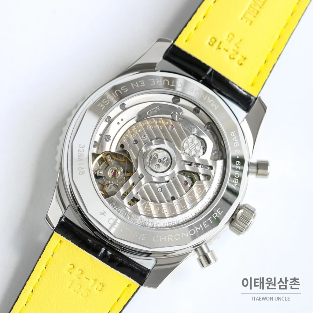 브라이틀링 내비타이머 B01 크로노그래프 오토매틱 43mm 블랙 블랙 가죽 스트랩 실버 베젤 (2)