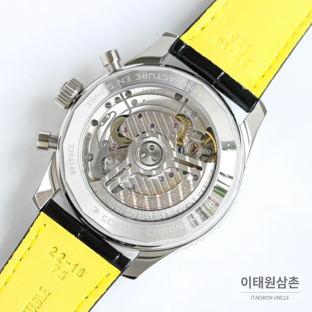 브라이틀링 내비타이머 B01 크로노그래프 오토매틱 43mm 블랙 네이비 가죽 스트랩