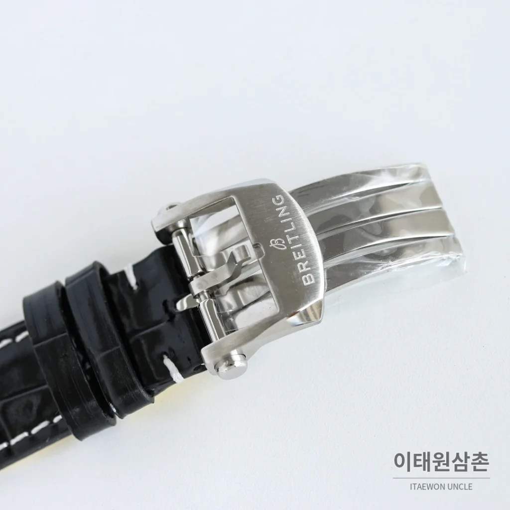 브라이틀링 내비타이머 B01 크로노그래프 오토매틱 43mm 블랙 블랙 가죽 스트랩 실버 베젤 (2)