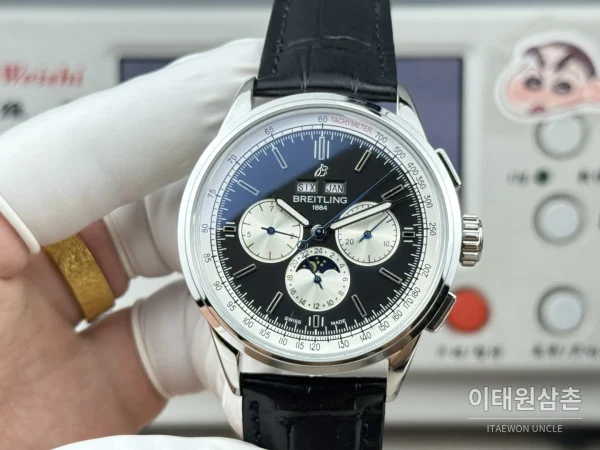브라이틀링 내비타이머 크로노그래프 블랙다이얼 오토매틱 42mm 블랙 가죽 스트랩 브라이틀링 내비타이머 크로노그래프 블랙다이얼 오토매틱 42mm 블랙 가죽 스트랩