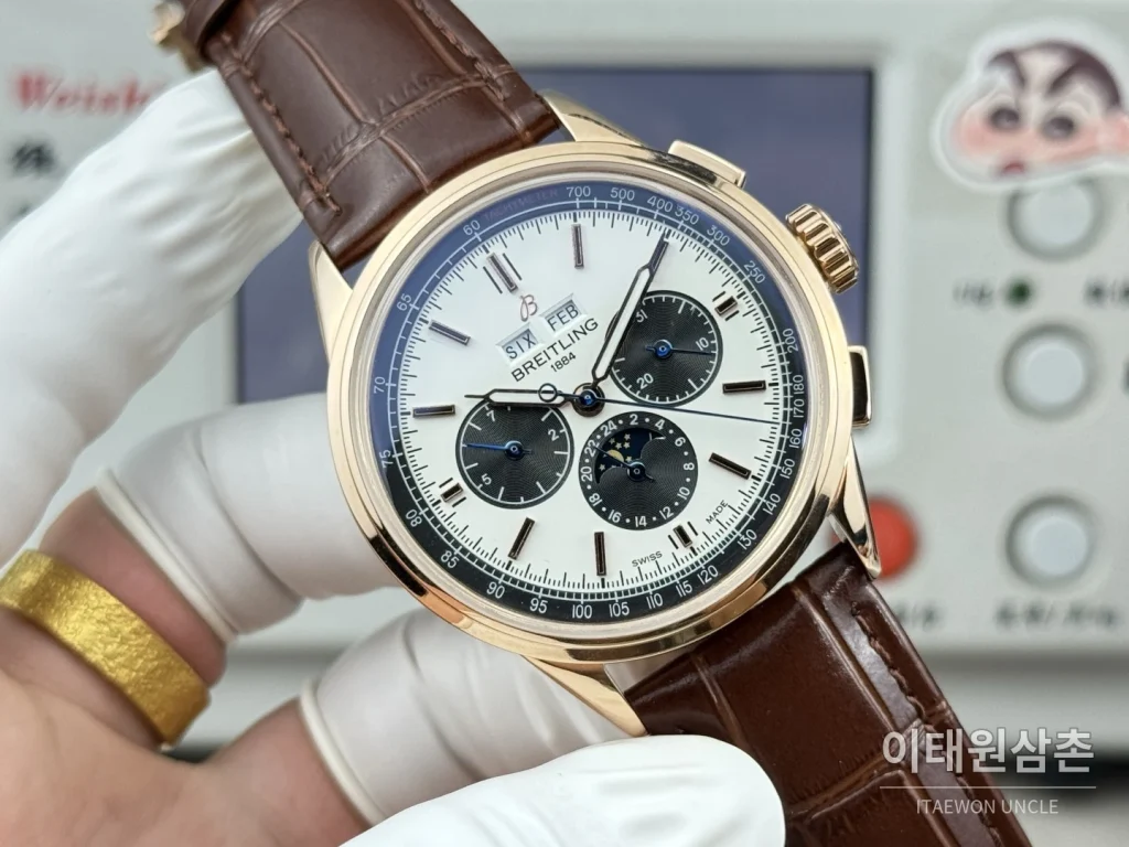 브라이틀링 내비타이머 크로노그래프 블랙다이얼 오토매틱 42mm 브라운 가죽 스트랩