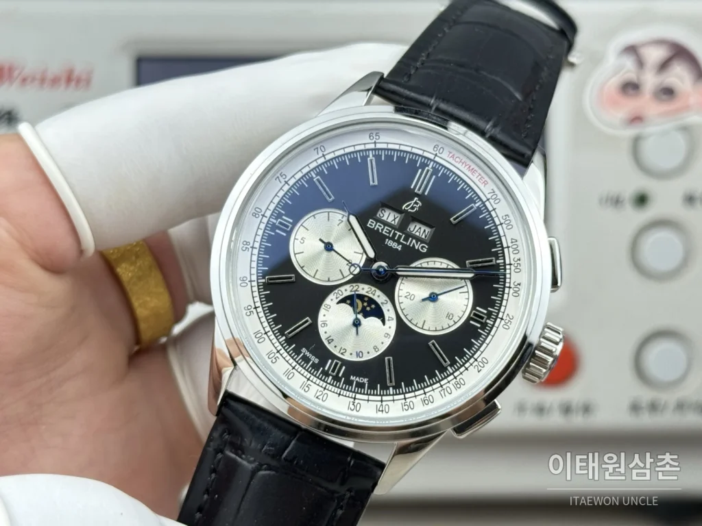 브라이틀링 내비타이머 크로노그래프 블랙다이얼 오토매틱 42mm 블랙 가죽 스트랩