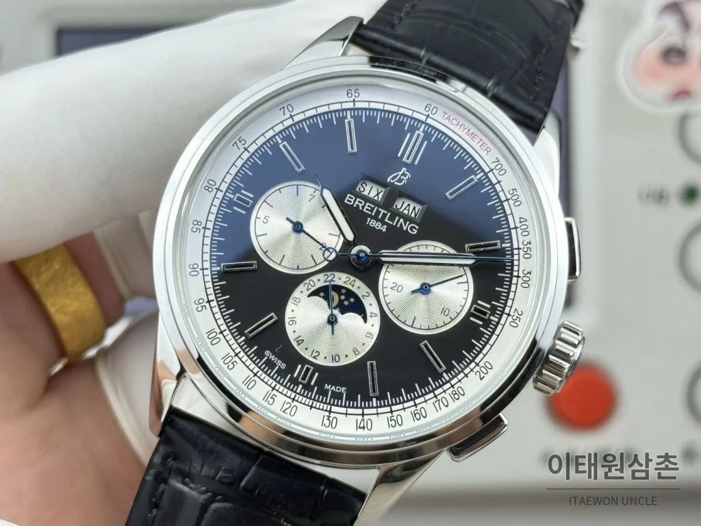 브라이틀링 내비타이머 크로노그래프 블랙다이얼 오토매틱 42mm 블랙 가죽 스트랩