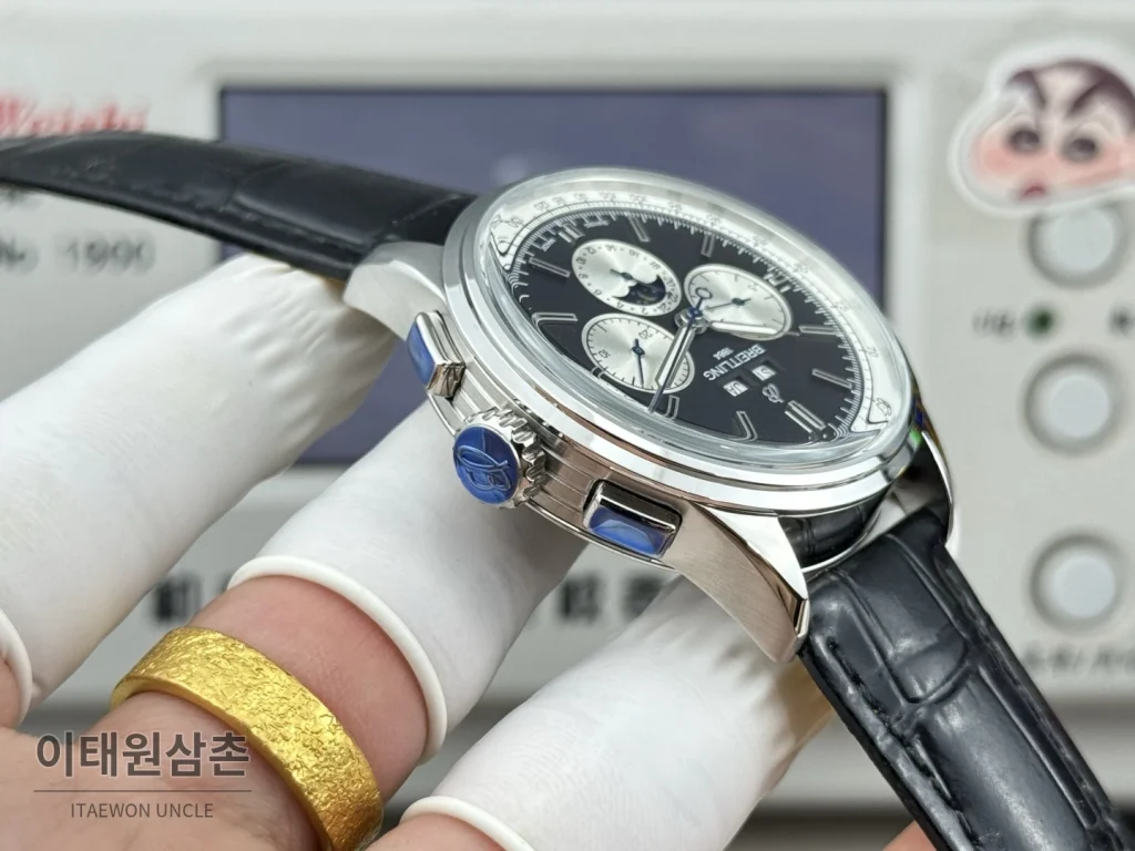브라이틀링 내비타이머 크로노그래프 블랙다이얼 오토매틱 42mm 블랙 가죽 스트랩