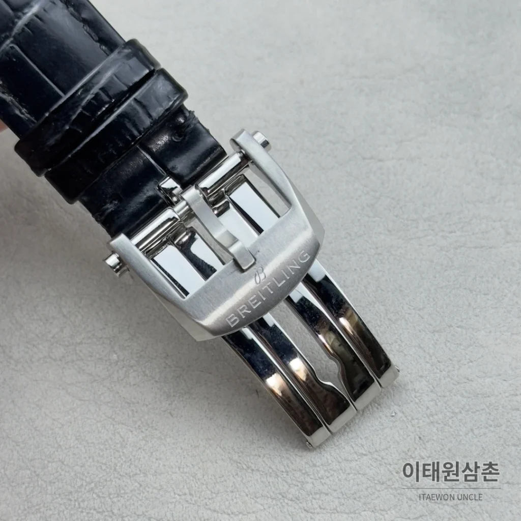 브라이틀링 내비타이머 크로노그래프 블랙다이얼 오토매틱 42mm 블랙 가죽 스트랩