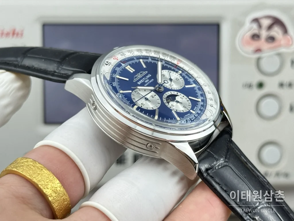 브라이틀링 내비타이머 크로노그래프 가죽스트랩 오토매틱 42mm 블랙