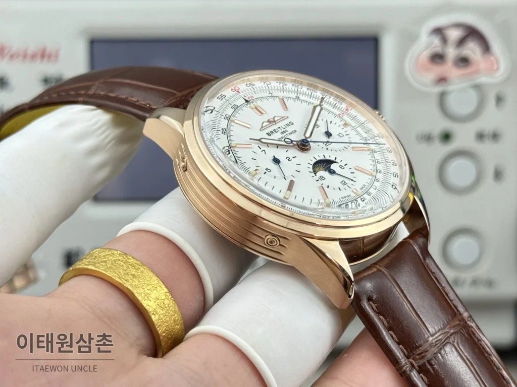 브라이틀링 내비타이머 크로노그래프 가죽스트랩 오토매틱 42mm 블랙 로즈골드 베젤