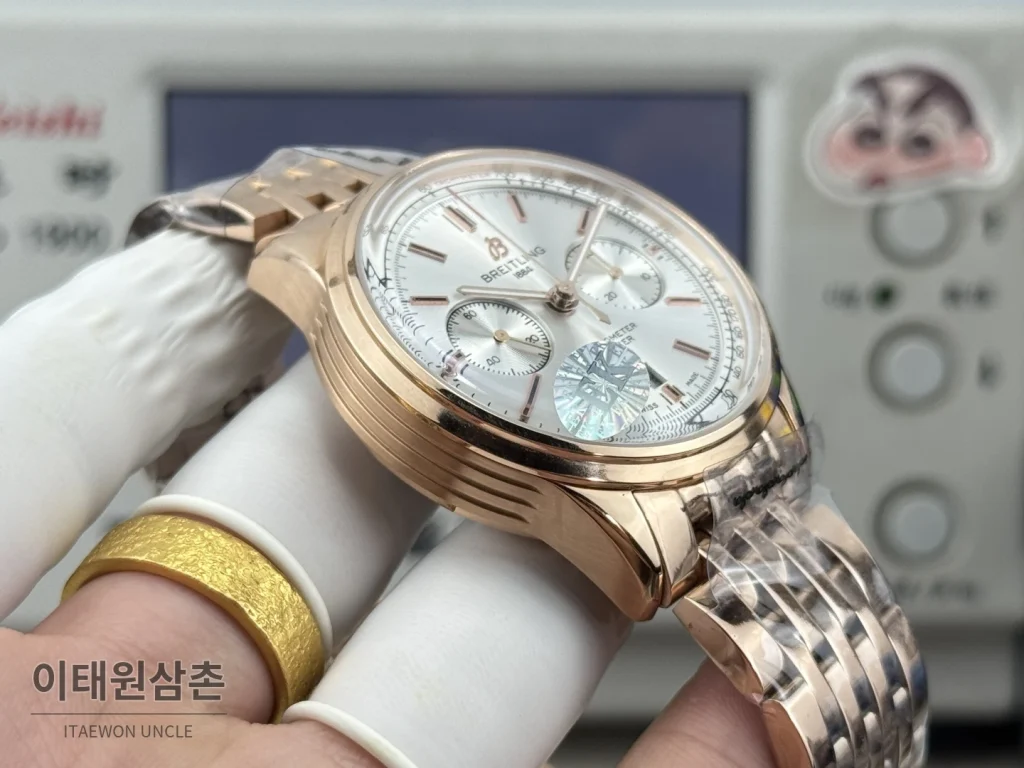 브라이틀링 프리미에 B01 스틸 듀얼카운터 크로노그래프 오토매틱 42mm 실버 다이얼