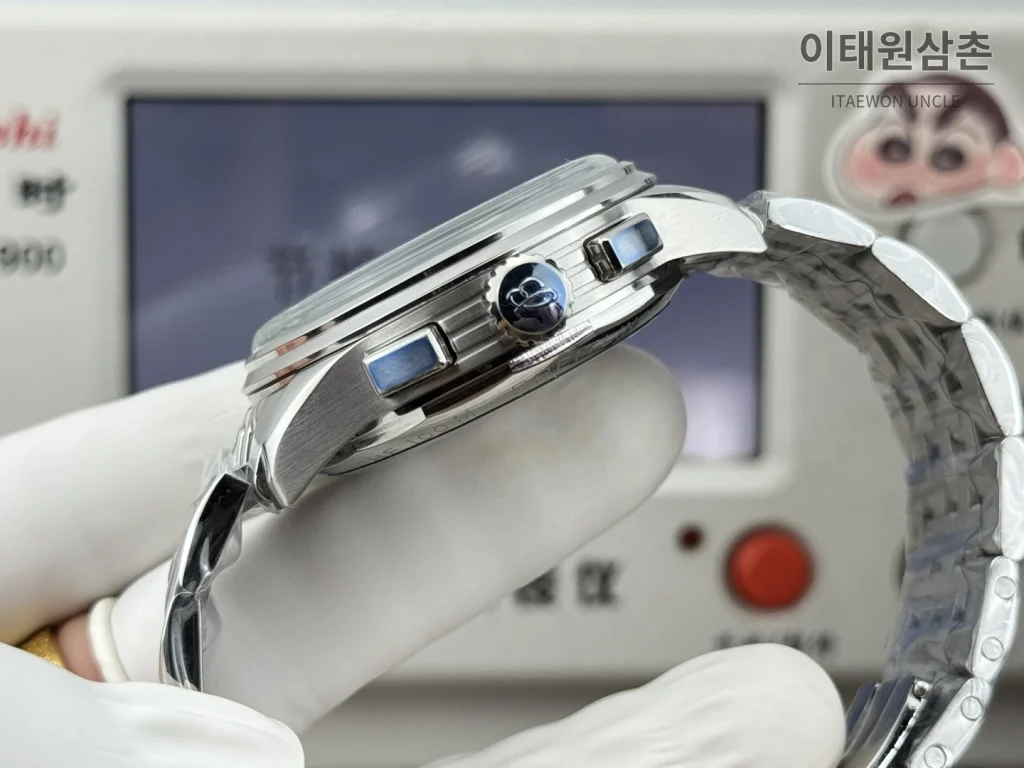 브라이틀링 프리미에 B01 스틸 듀얼카운터 크로노그래프 오토매틱 42mm 화이트 다이얼