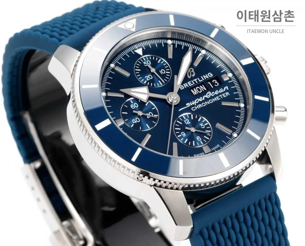 브라이틀링 슈퍼오션 유니버셜 II 크로노그래프 오토매틱 네이비 다이얼