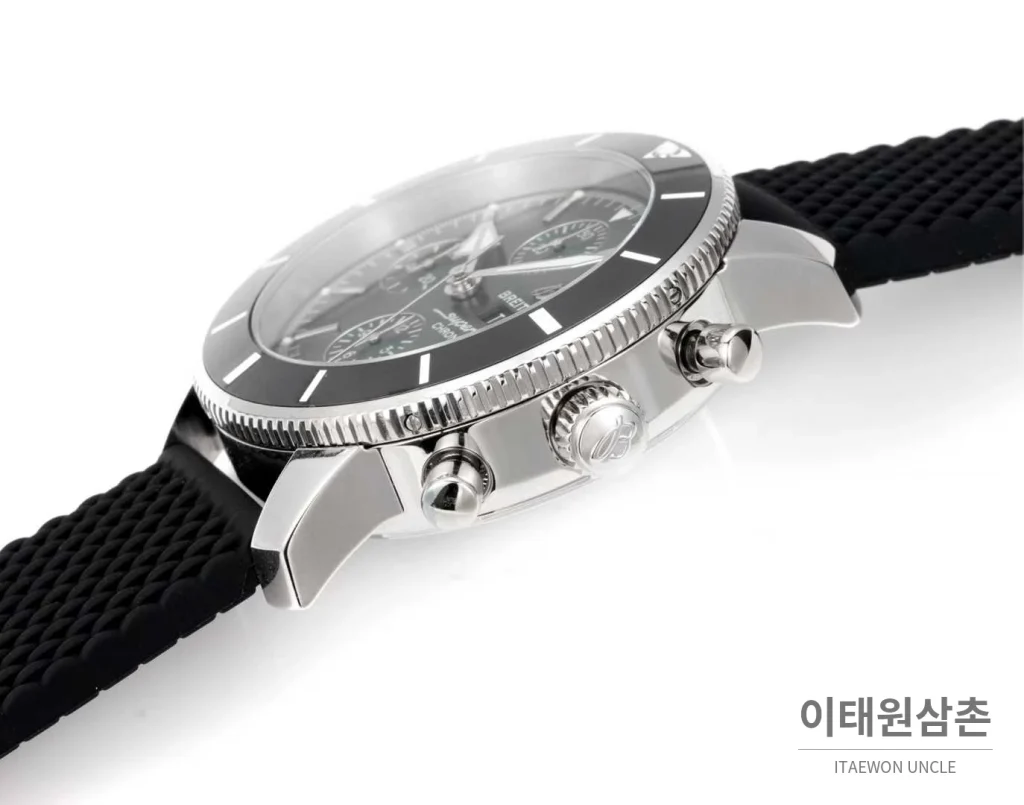 브라이틀링 슈퍼오션 유니버셜 II 크로노그래프 오토매틱 그린 다이얼