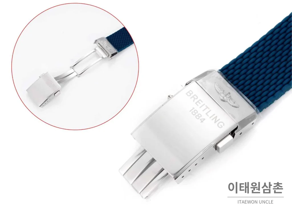 브라이틀링 슈퍼오션 유니버셜 II 크로노그래프 오토매틱 네이비 다이얼