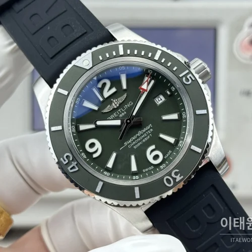 브라이틀링 슈퍼오션 316L 스틸 단방향베젤 오토메틱 그린 다이얼 브라이틀링 슈퍼오션 316L 스틸 단방향베젤 오토메틱 그린 다이얼