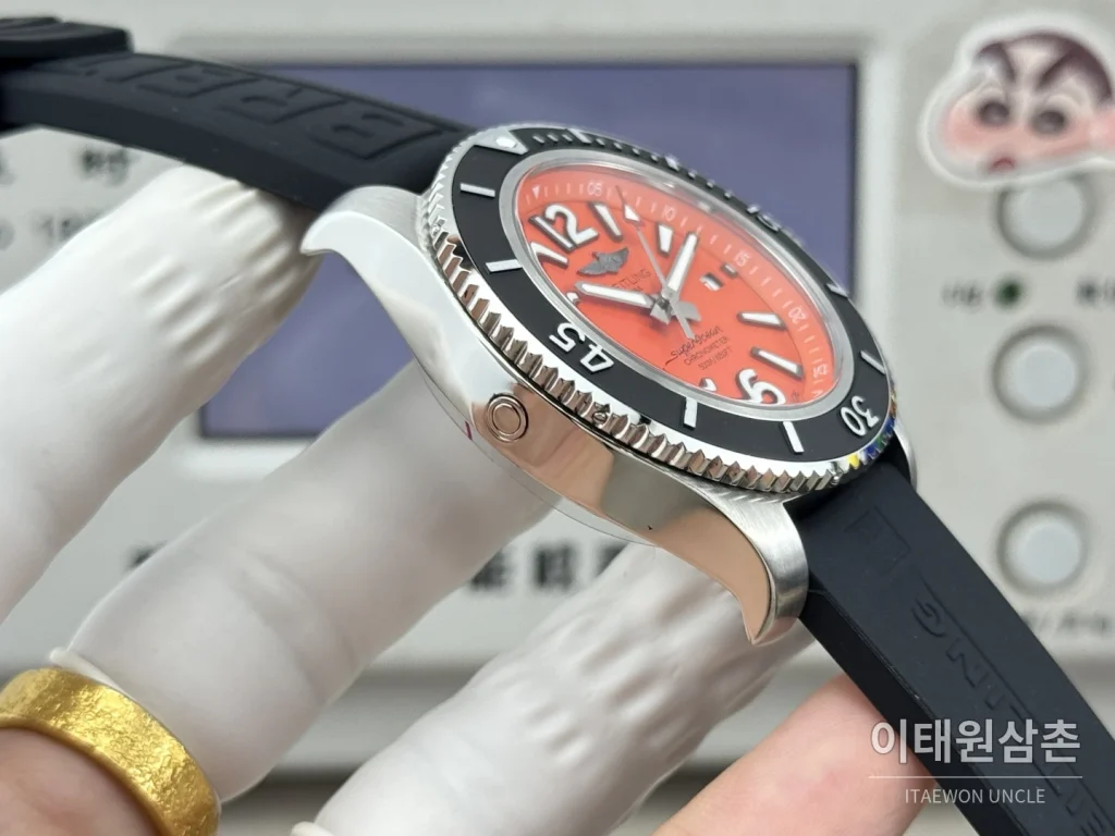 브라이틀링 슈퍼오션 316L 스틸 단방향베젤 오토메틱 오렌지 다이얼