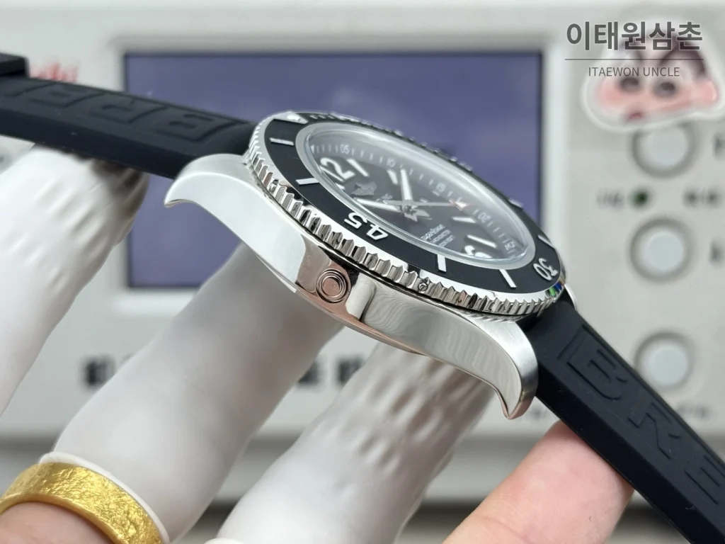 브라이틀링 슈퍼오션 316L 스틸 단방향베젤 오토메틱 블랙 다이얼
