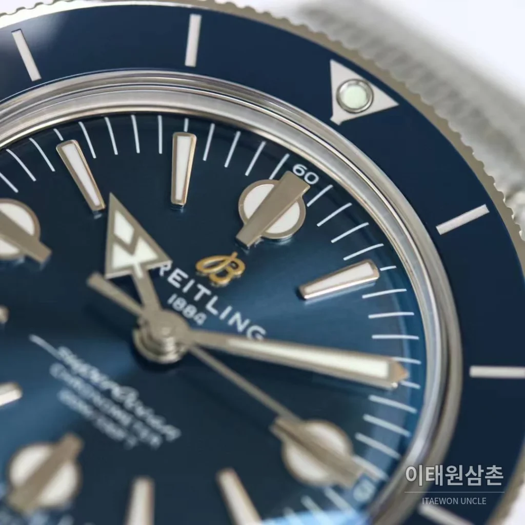 브라이틀링 슈퍼오션 헤리티지 57 빈티지 다이버 블랙다이얼 오토매틱 42mm 스틸 브레이슬릿 네이비 베젤