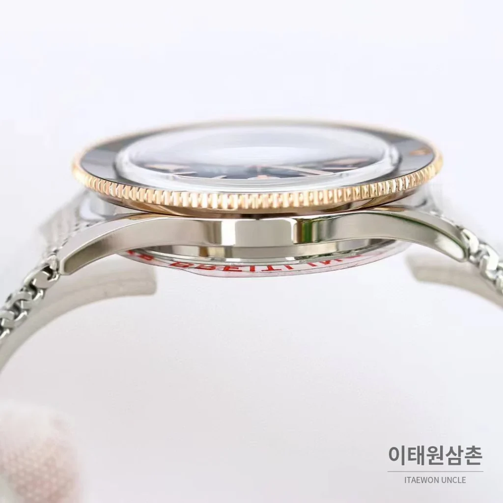 브라이틀링 슈퍼오션 헤리티지 57 빈티지 다이버 블랙다이얼 오토매틱 42mm 스틸 브레이슬릿 로즈골드 베젤