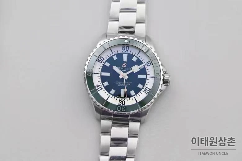 브라이틀링 슈퍼오션 스틸 블랙다이얼 다이버 오토매틱 44mm 스틸 브레이슬릿 그린 베젤
