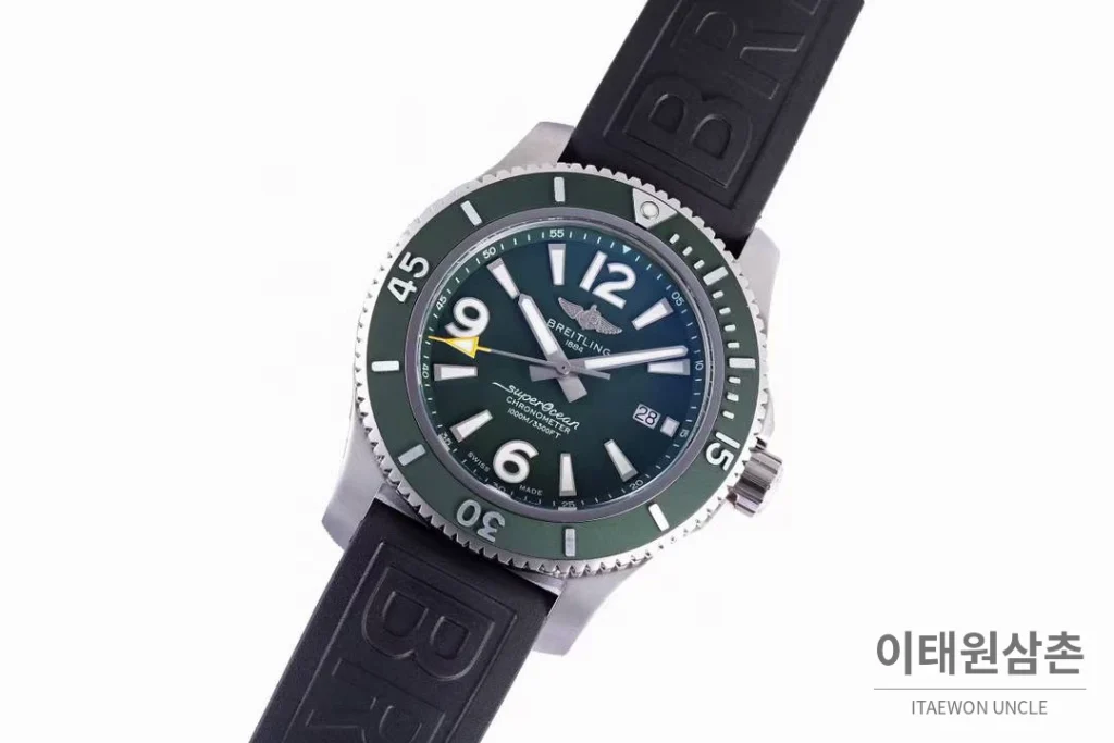 브라이틀링 슈퍼오션 스틸 블랙다이얼 다이버 오토매틱 42mm 블랙 러버 스트랩 그린 베젤
