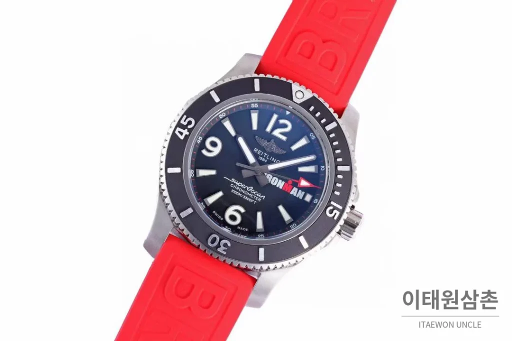 브라이틀링 슈퍼오션 스틸 블랙다이얼 다이버 오토매틱 42mm 레드 러버 스트랩 블랙 베젤
