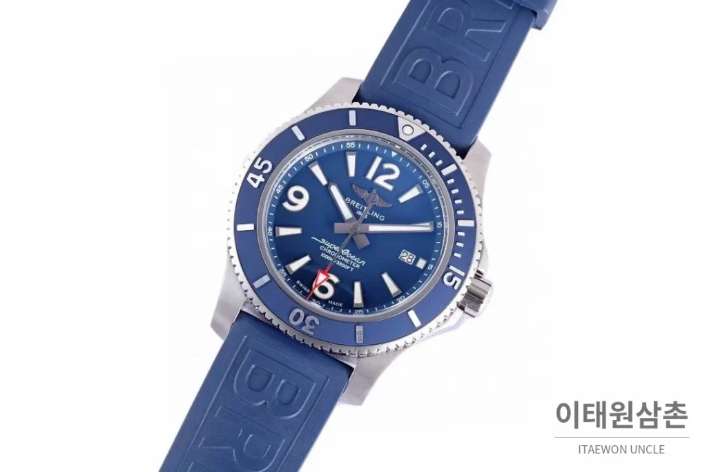 브라이틀링 슈퍼오션 스틸 블랙다이얼 다이버 오토매틱 42mm 블루 러버 스트랩 블루 베젤