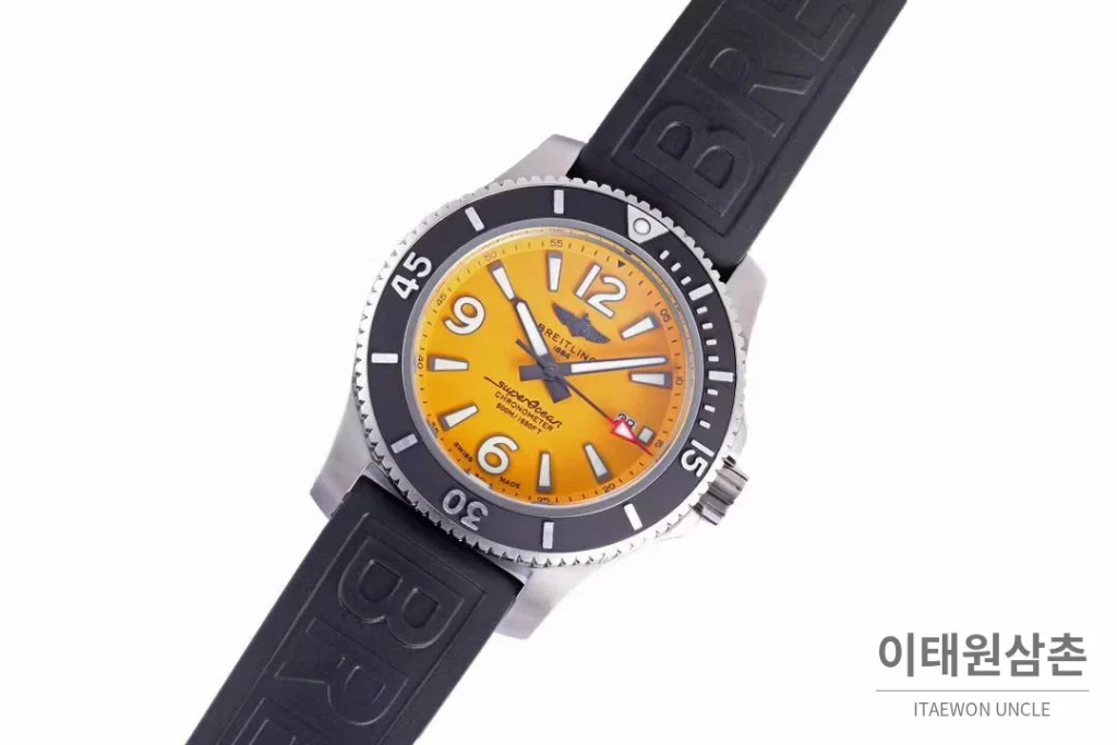 브라이틀링 슈퍼오션 스틸 블랙다이얼 다이버 오토매틱 42mm 블랙 러버 스트랩 블랙 베젤
