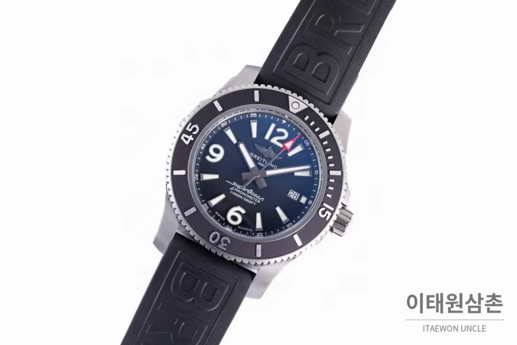 브라이틀링 슈퍼오션 스틸 블랙다이얼 다이버 오토매틱 42mm 블랙 러버 스트랩 블랙 베젤 (2)