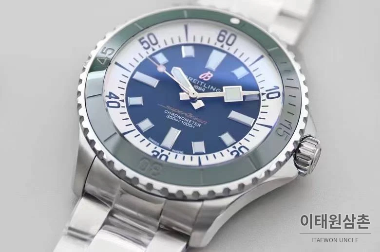 브라이틀링 슈퍼오션 스틸 블랙다이얼 다이버 오토매틱 44mm 스틸 브레이슬릿 그린 베젤