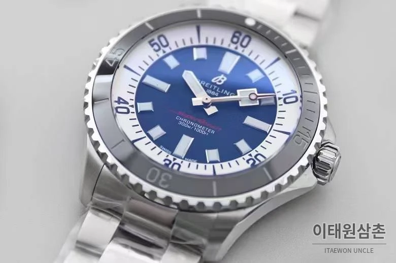 브라이틀링 슈퍼오션 스틸 블랙다이얼 다이버 오토매틱 44mm 스틸 브레이슬릿 화이트 베젤