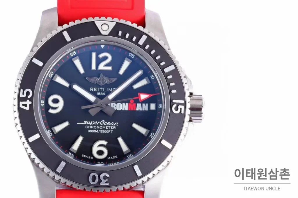 브라이틀링 슈퍼오션 스틸 블랙다이얼 다이버 오토매틱 42mm 레드 러버 스트랩 블랙 베젤