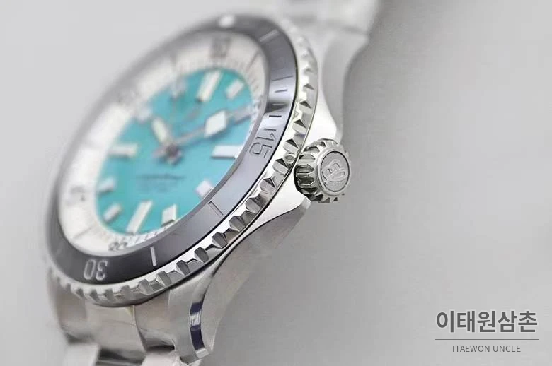 브라이틀링 슈퍼오션 스틸 블랙다이얼 다이버 오토매틱 44mm 스틸 브레이슬릿 실버 베젤