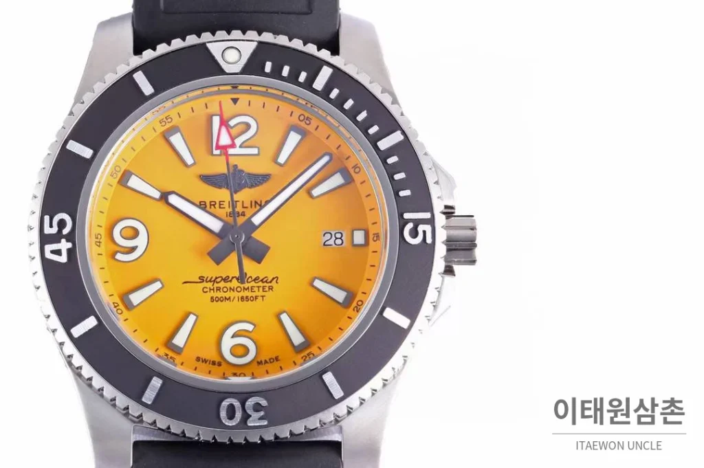 브라이틀링 슈퍼오션 스틸 블랙다이얼 다이버 오토매틱 42mm 블랙 러버 스트랩 블랙 베젤